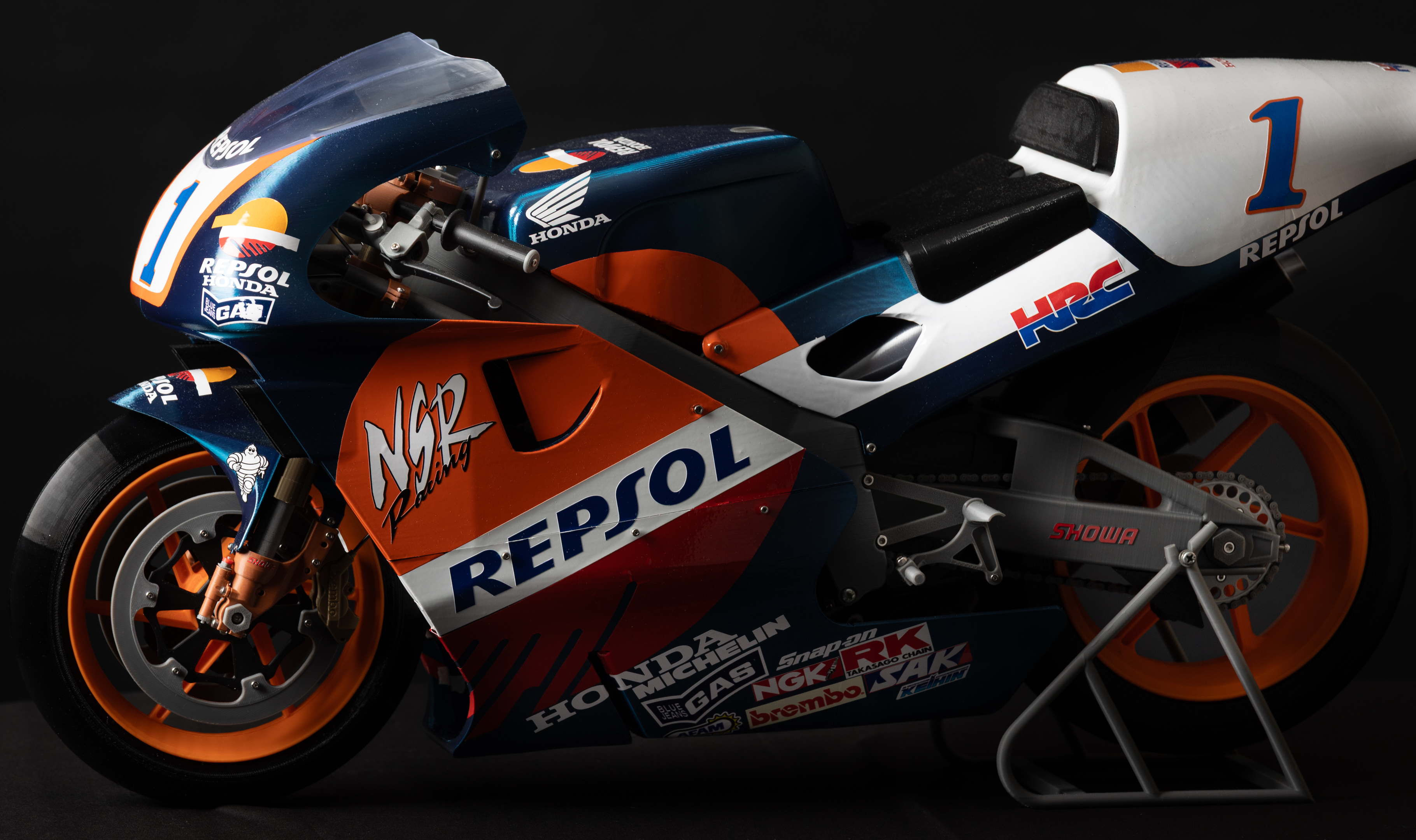 Honda NSR500 1:3 — modelo Repsol ensamblado