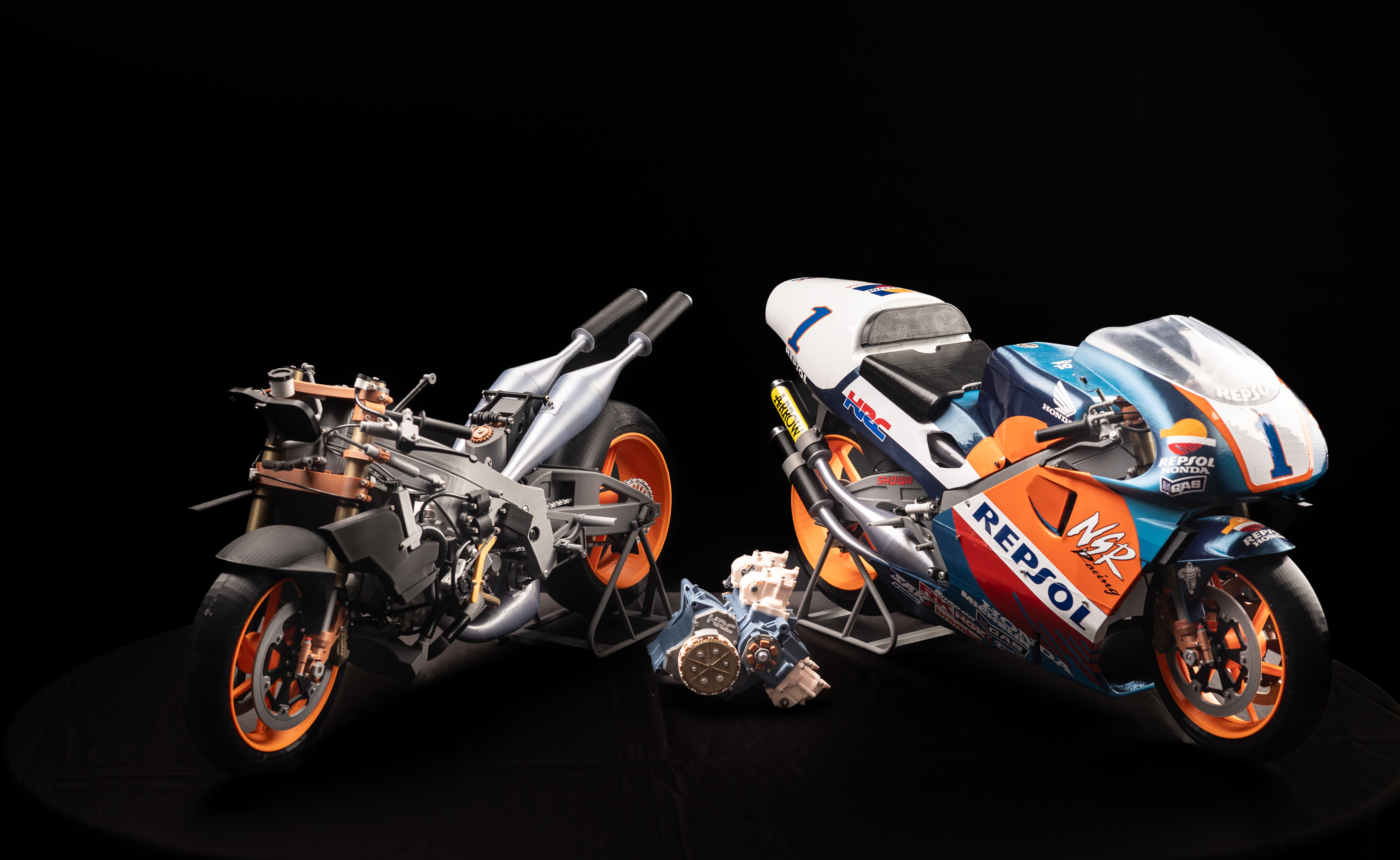 Las dos motos + motor
