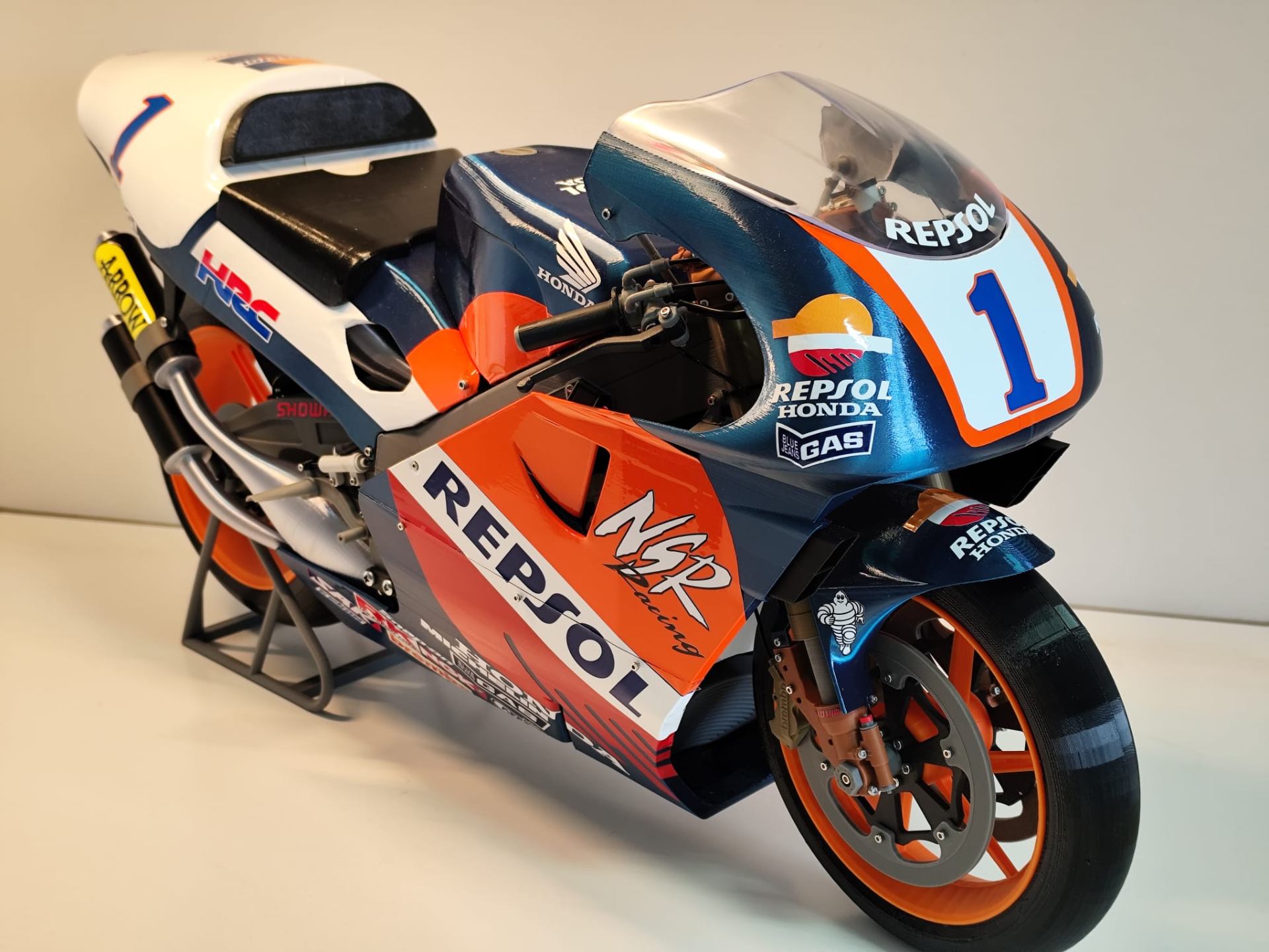 Honda NSR500 1:3 modelo ensamblado Repsol